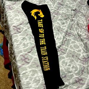 Take  ‘EM TO THE TRAIN STATION leggings